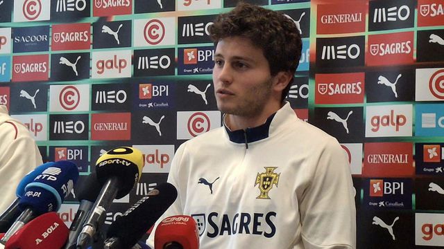 João Neves, médio de Portugal