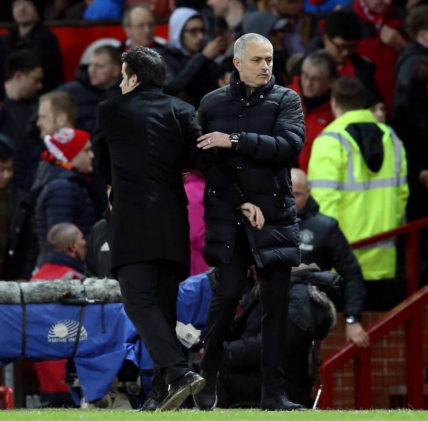 Marco Silva e José Mourinho cumprimentam-se em 2017. Foto IMAGO