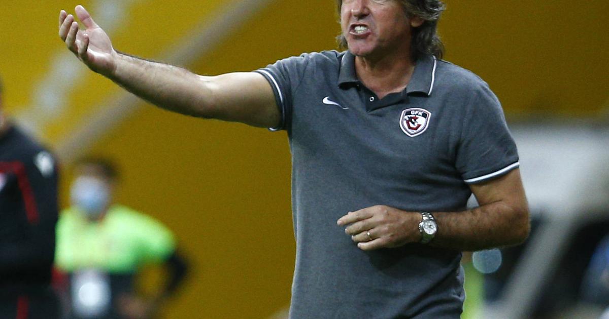 Oficial: Sá Pinto continua no Chipre