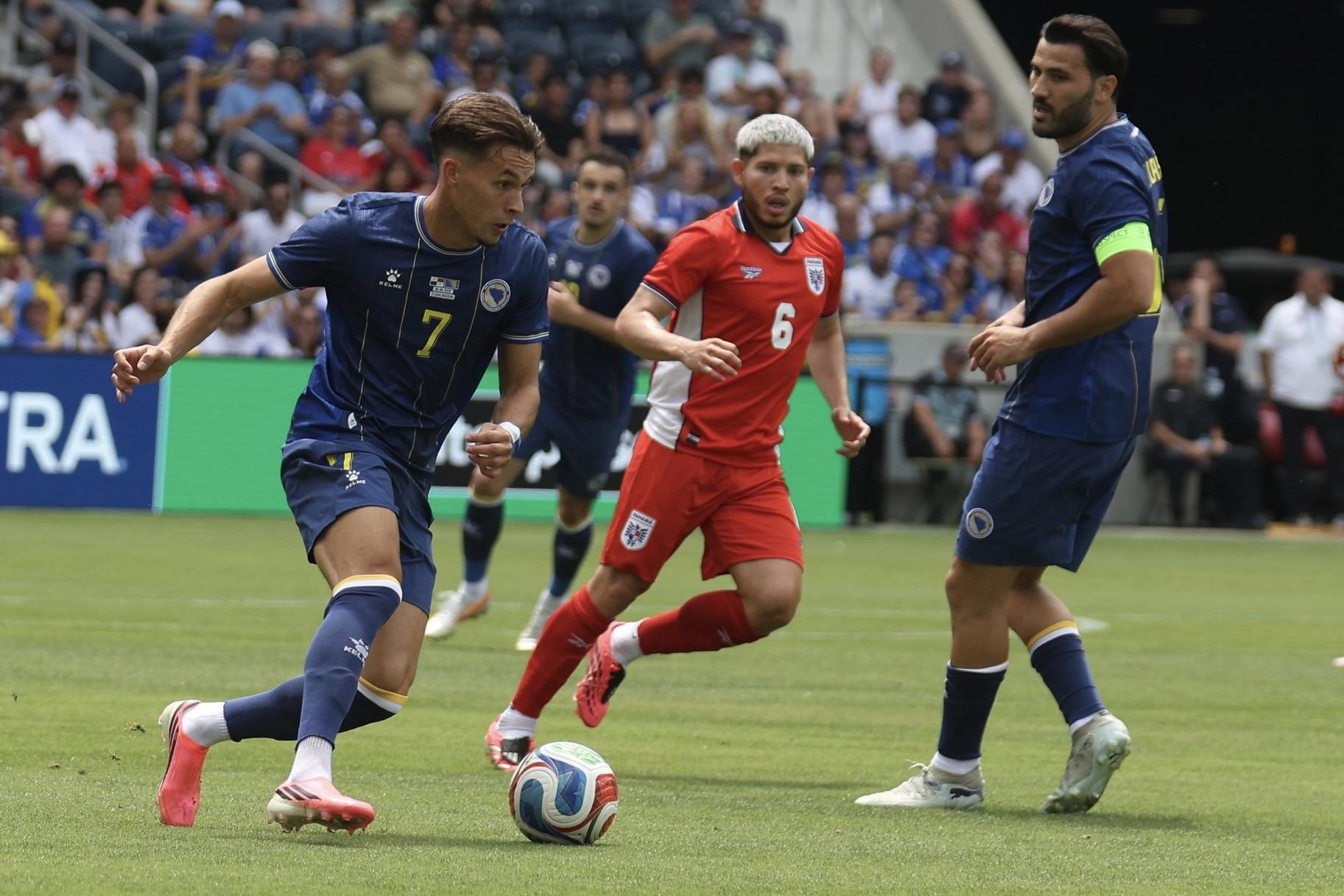Dedic em ação contra o Panamá, num particular, nos Estados Unidos — Foto: NFS BIH/Instagram