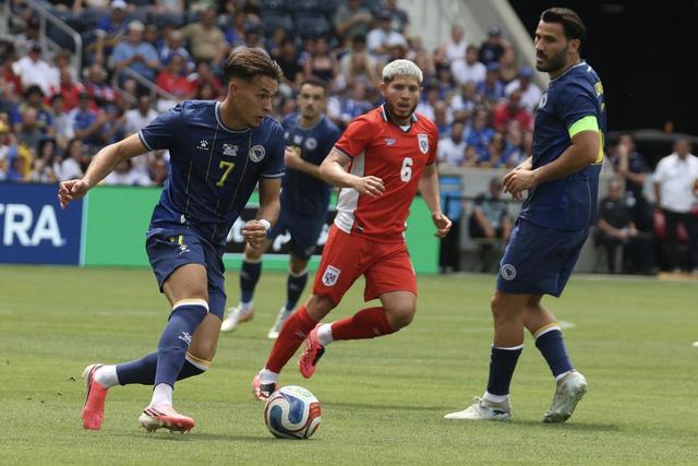 Dedic em ação contra o Panamá, num particular, nos Estados Unidos — Foto: NFS BIH/Instagram