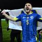Kolasinac festeja o apuramento da Bósnia para o Mundial 2026