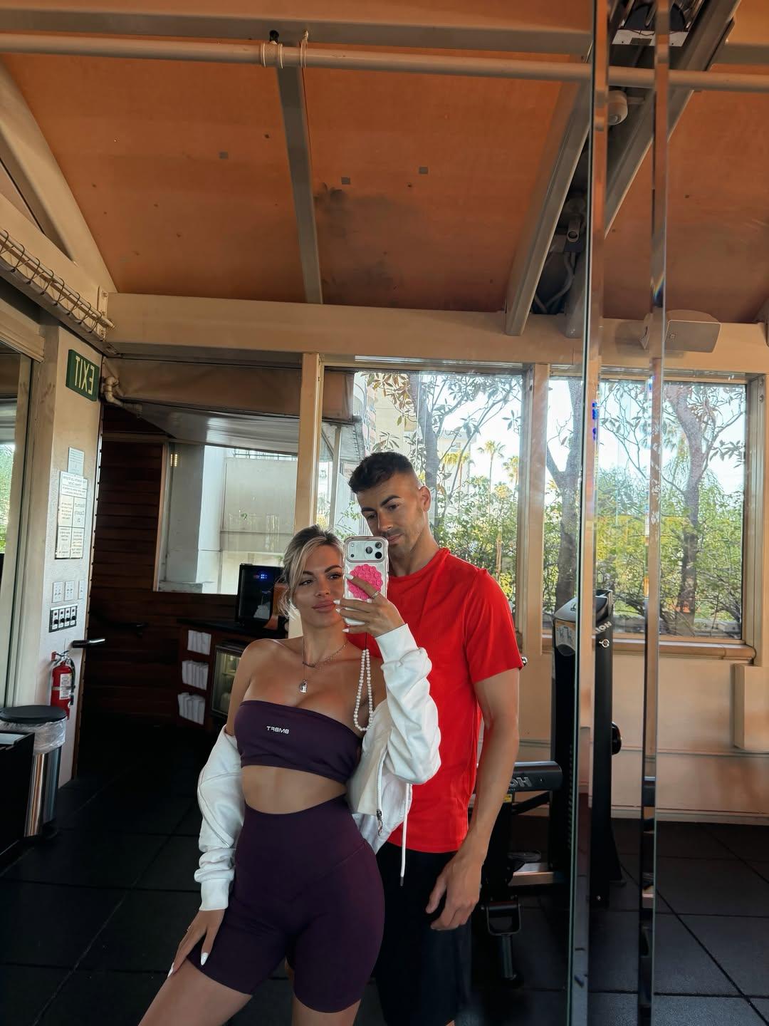 Ludovica Pagani e El Shaarawy em lua de mel  - Foto: Instagram/@ludovicapagani