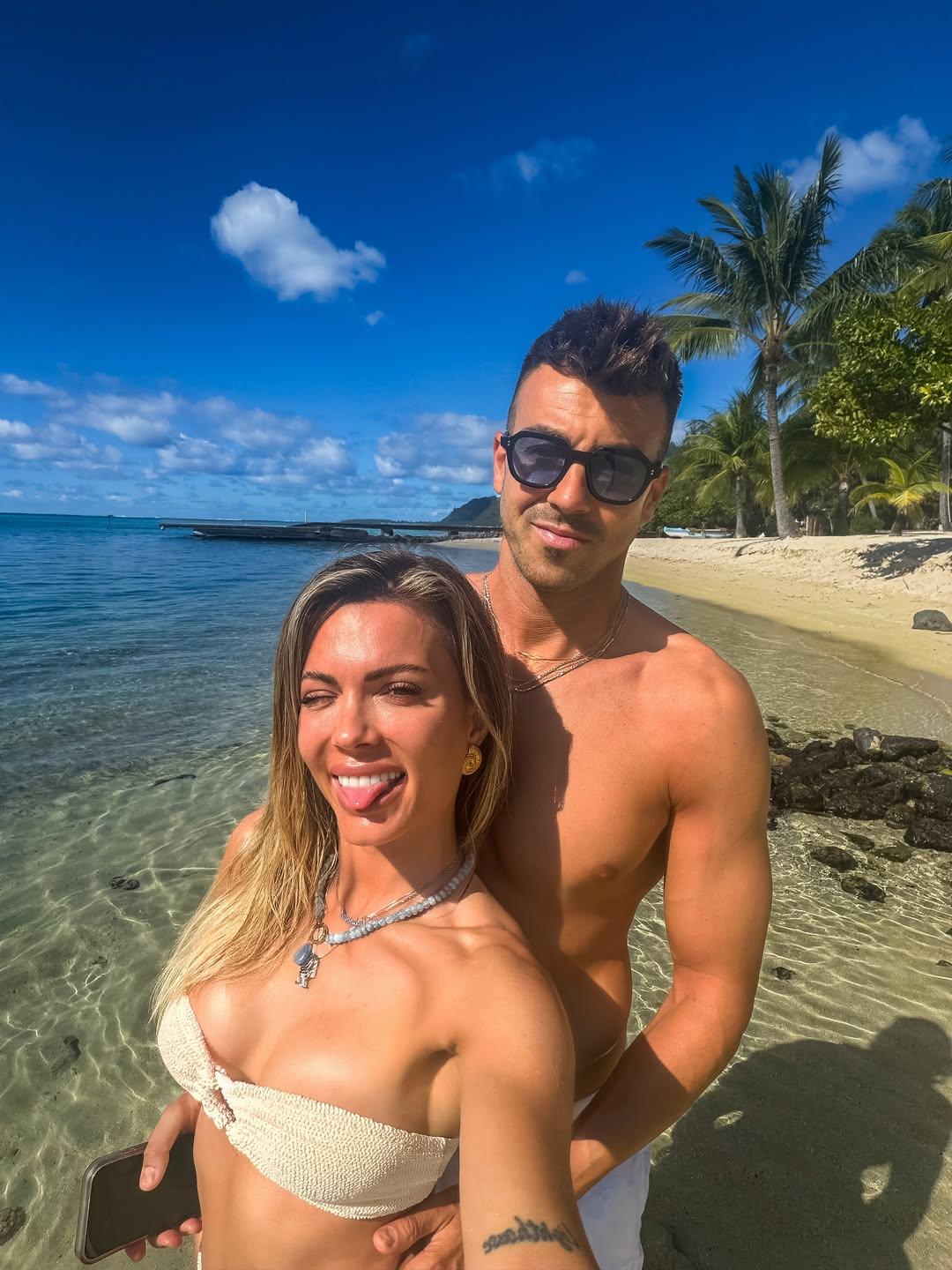 Ludovica Pagani e El Shaarawy em lua de mel na Polinésia francesa - Foto: Instagram/@ludovicapagani