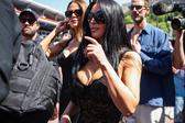 Kim Kardashian no Mónaco, com a irmã Khloé, a convite de Lewis Hamilton - foto: Imago