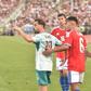 Bernardo Silva confronta o árbitro após a expulsão de Rafael Leão no jogo com o Chile - Foto: Miguel Nunes