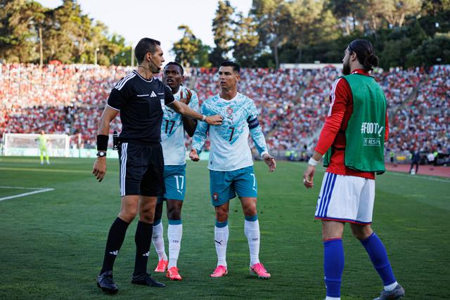 Rafael Leão viu o vermelho direto no Jamor, no amigável com o Chile