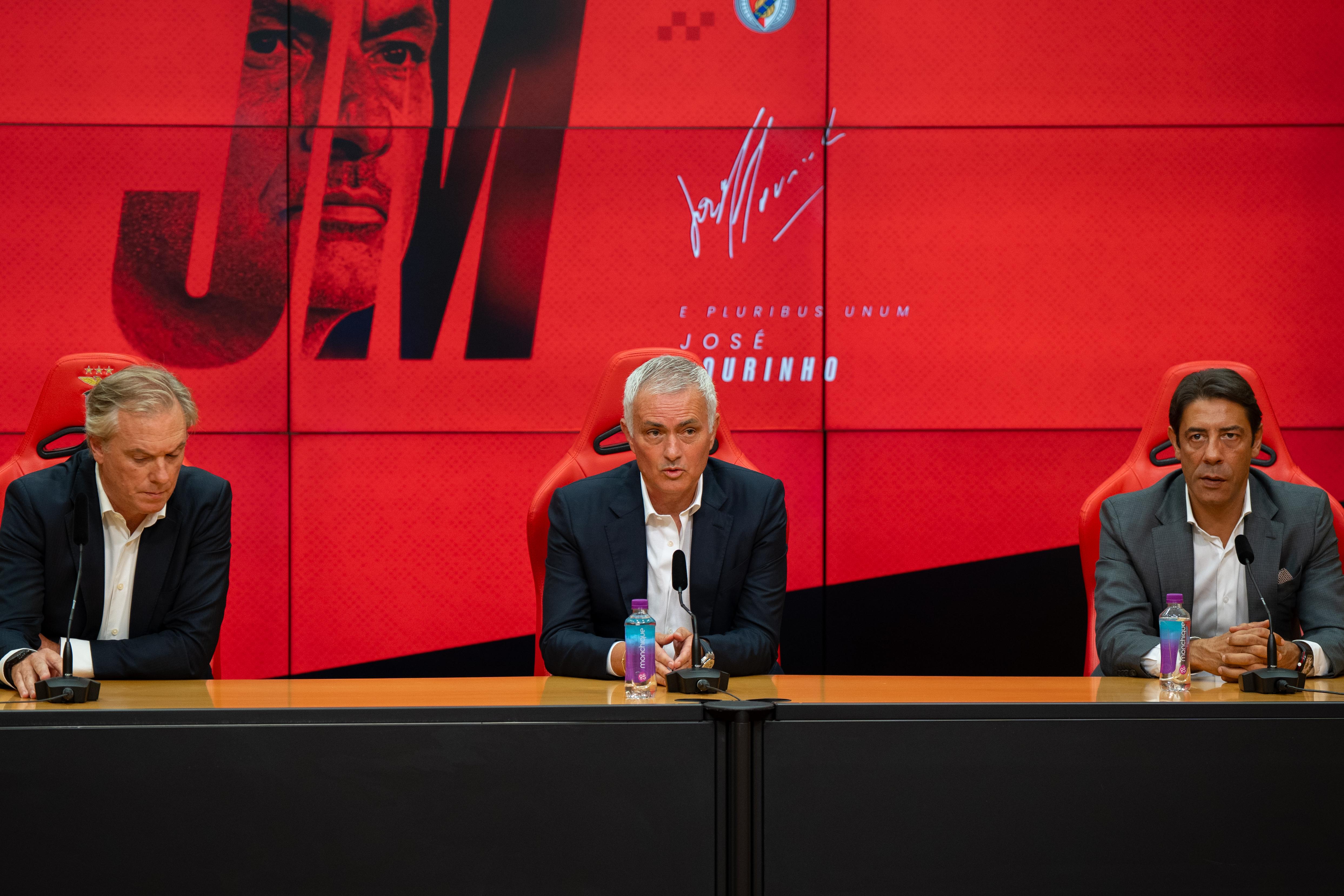 José Mourinho e Rui Costa já estiveram mais próximos - Foto: André Carvalho
