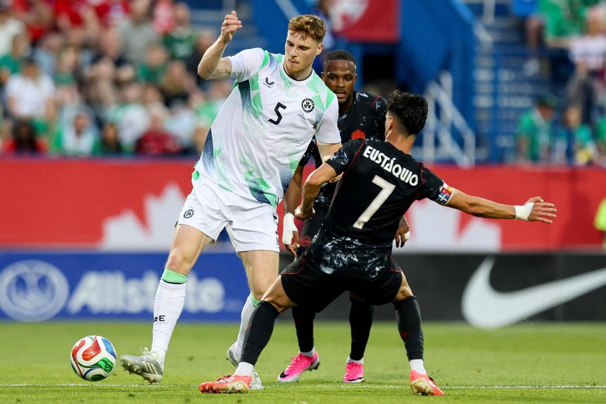 Stephen Eustáquio pelo Canadá frente à Irlanda