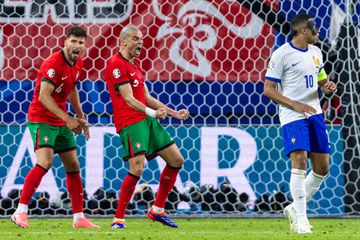 Seleção já está em Lisboa e Pepe não abre o jogo sobre o futuro