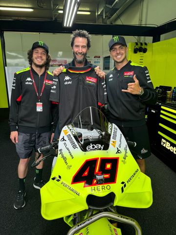 Keanu Reeves de visita às boxes da Ducati no GP da Alemanha