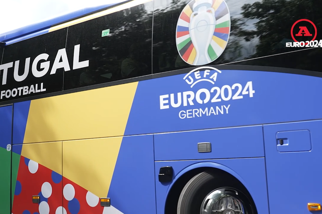 Muito carinho para a Seleção no aeroporto de Munster