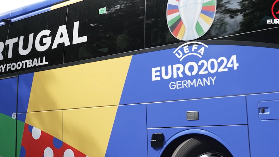 Muito carinho para a Seleção no aeroporto de Munster