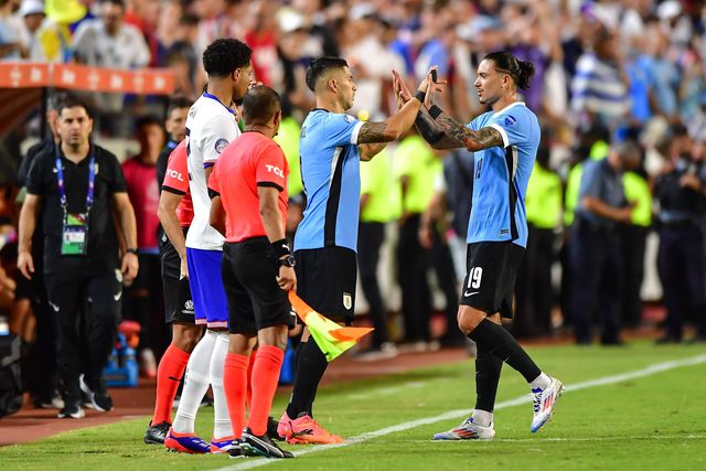 Suárez compreende novo papel na seleção uruguaia: «Já estive no lugar do Darwin»