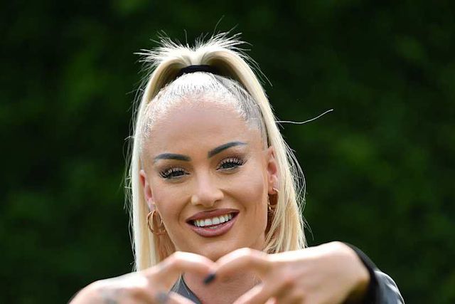 Juventus contrata casal para jogar futebol