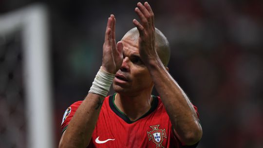 Pepe agradece à «nação valente» no adeus ao Euro: «Os sonhos não terminam»