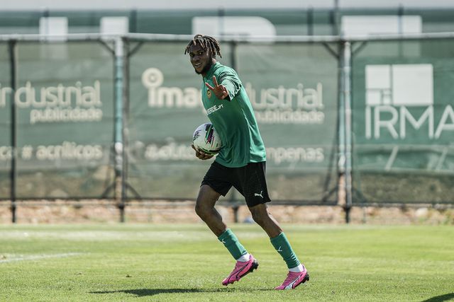 Reforços brilham na goleada do Rio Ave à Seleção Concelhia (15-1)