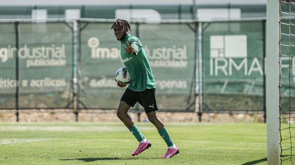 Reforços brilham na goleada do Rio Ave à Seleção Concelhia (15-1)