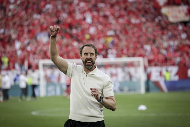 Southgate reage à passagem: «Jogadores foram brilhantes»