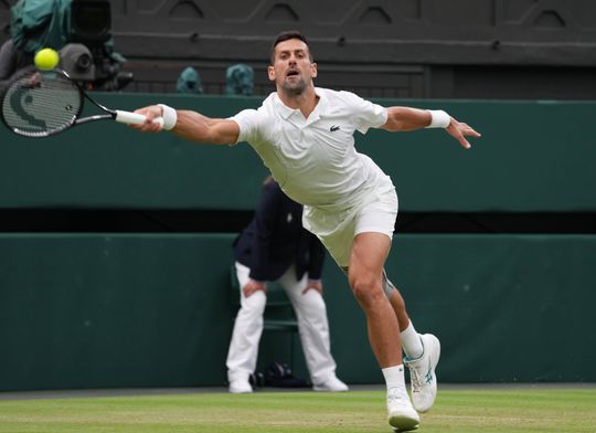 Novak Djokovic segue para os oitavos em Wimbledon