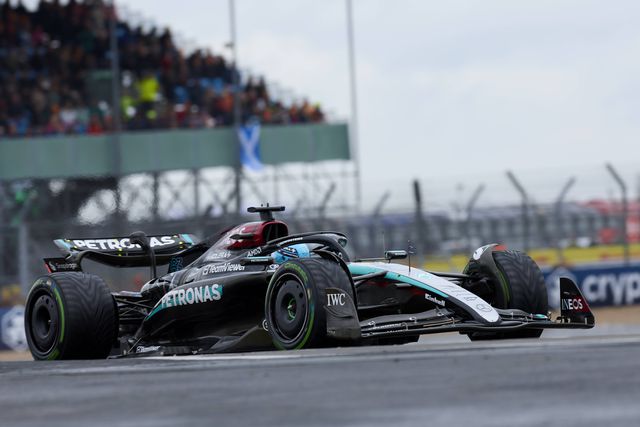 Fórmula 1: Russell domina treinos livres debaixo de chuva