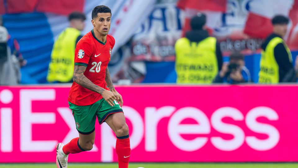 Cancelo agradece à «nação valente e imortal»: «Obrigado por sonharem connosco»