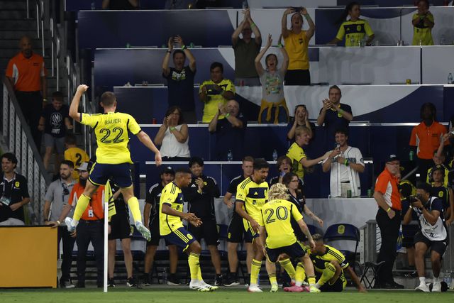 Mukhtar festeja golo ao minuto 90+11 e homenageia Diogo Jota (foto: IMAGO)