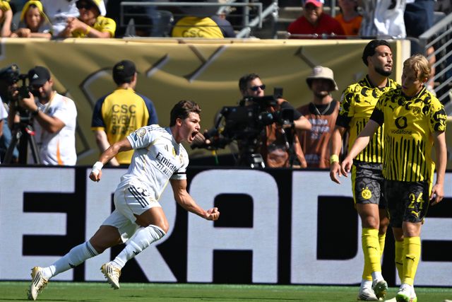 Fran García festeja golo marcado na vitória do Real Madrid sobre o Dortmund (3-2) no Mundial de Clubes