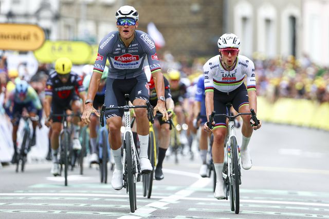 Tour 2025: Van der Poel bate Pogacar e Vingegaard ao sprint e conquista amarela