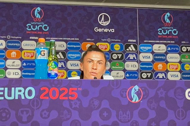 Ana Borges em conferência de imprensa