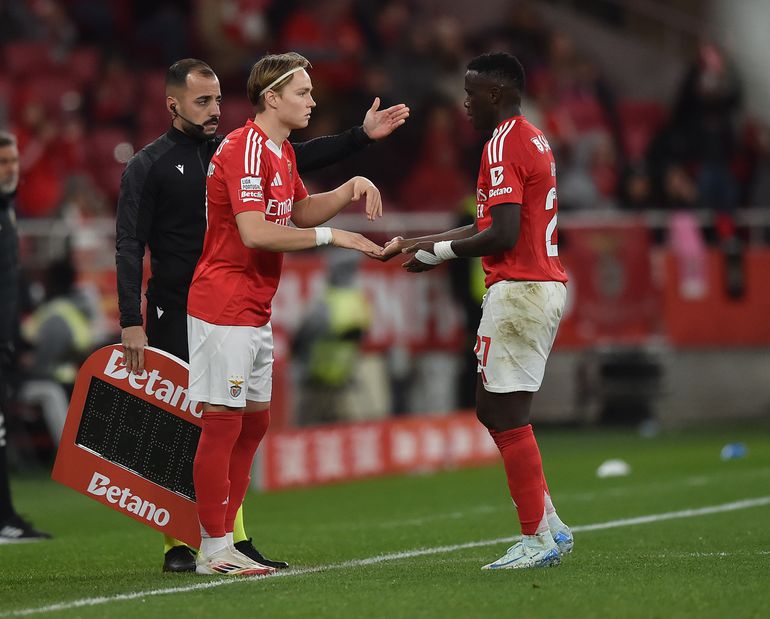 Benfica: dois extremos com futuro incerto