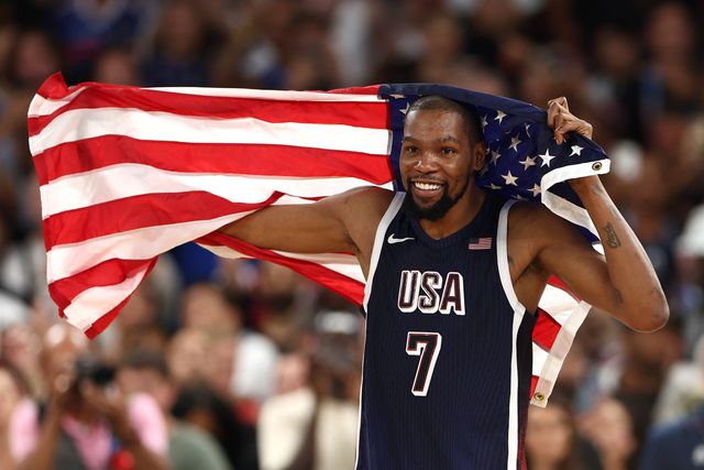 Kevin Durant encabeça a primeira troca entre sete equipas da história da NBA