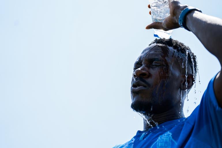 Zaidu combate o calor — Foto: FC Porto