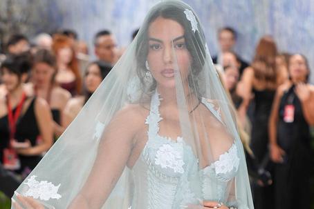 Georgina Rodríguez na Met Gala onde fez ação de charme para apresentar a Mimoa. IMAGO