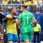 Neymar e Nyland em momento tenso