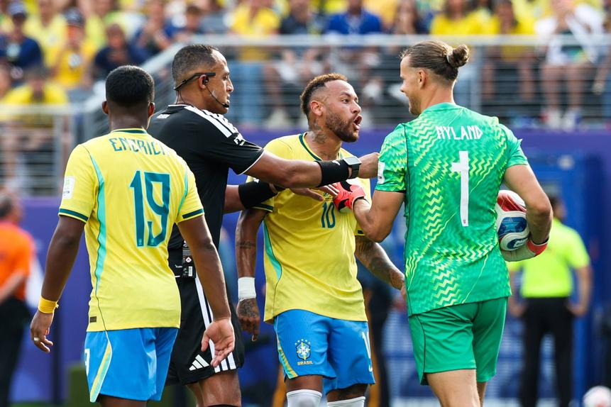 Neymar e Nyland em momento tenso