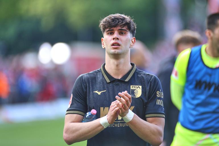 Após seis meses de cedência, Rodrigo Ribeiro ficou em definitivo no Augsburgo. Negócio rendeu cinco milhões de euros imediatos aos cofres do Sporting