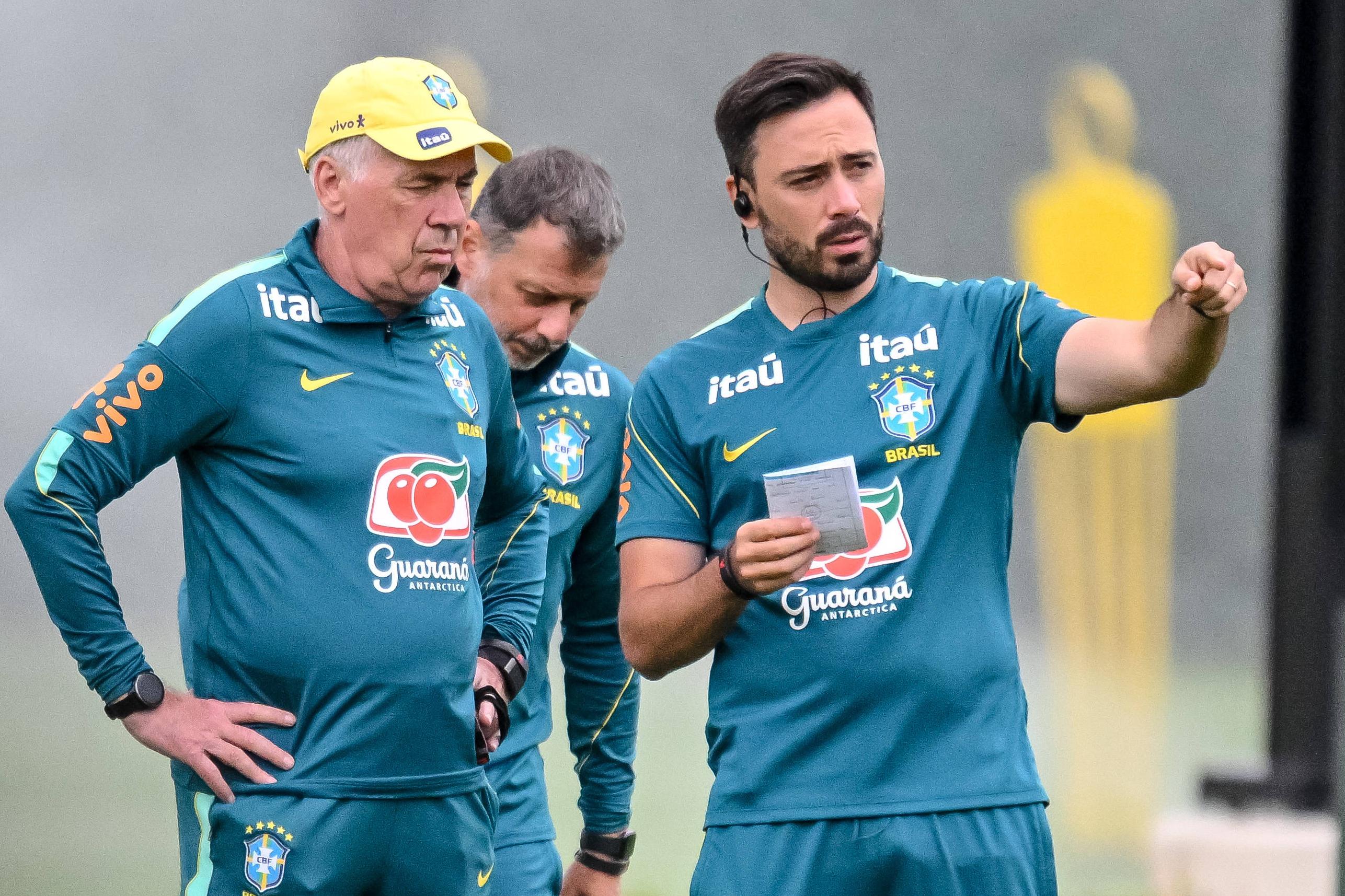 Carlo Ancelotti, selecionador do Brasil, e o filho, Davide, seu treinador adjunto. IMAGO