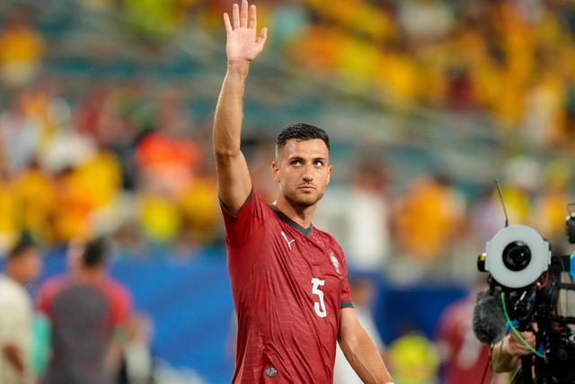 Diogo Dalot - 64 minutos