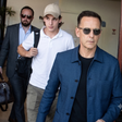 Mário Branco e Kaminski no aeroporto de Cascais, em Tires — Imagem SIC