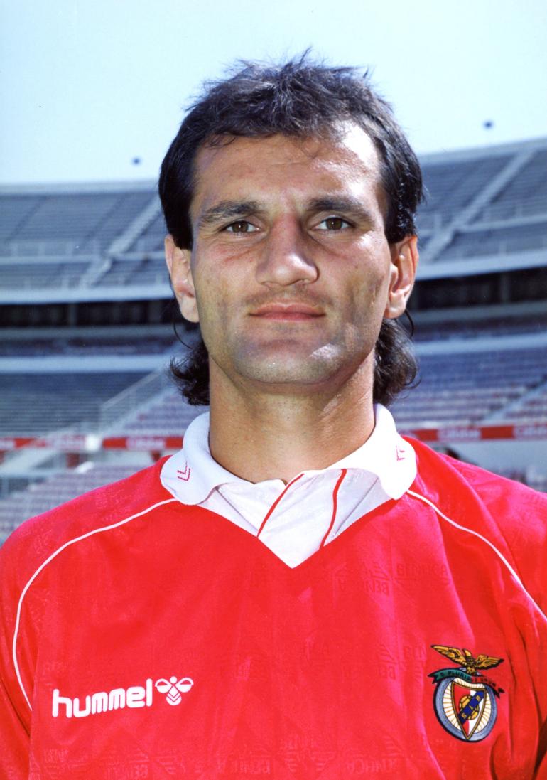 Jovica Simanic, médio/central sérvio, rumou ao Benfica em 1993/94, vindo do Estugarda, e saiu da Luz na temporada seguinte, para o Boavista, sem qualquer jogo somado na temporada em que o clube encarnado foi campeão - Foto: A BOLA