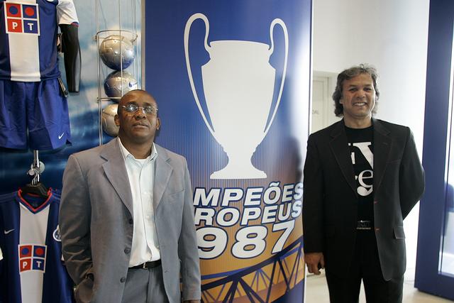 Juary e Madjer, dois autores dos golos do FC Porto na final de Viena, em 1987 - Foto: A BOLA