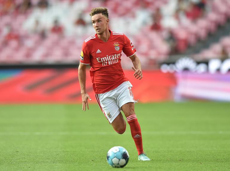 O alemão Luca Waldschmidt reforçou o Benfica em 2020/21, proveniente do Friburgo, por 15 milhões. Saiu na época seguinte por 12 para o Wolfsburgo, após 43 jogos, 12 golos e 3 assistências