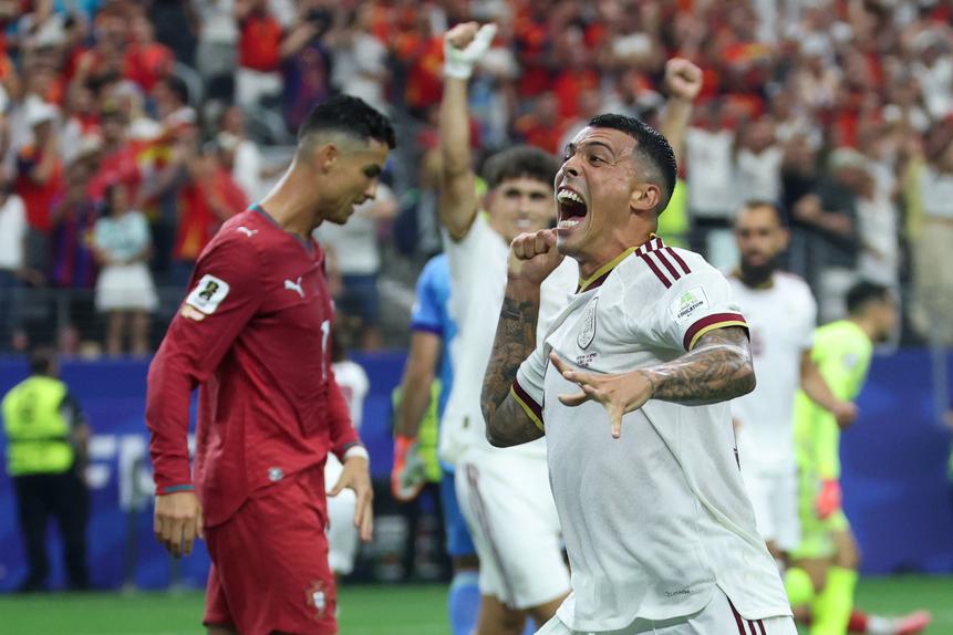 Pedro Porro celebra golo da Espanha a Portugal (IMAGO)