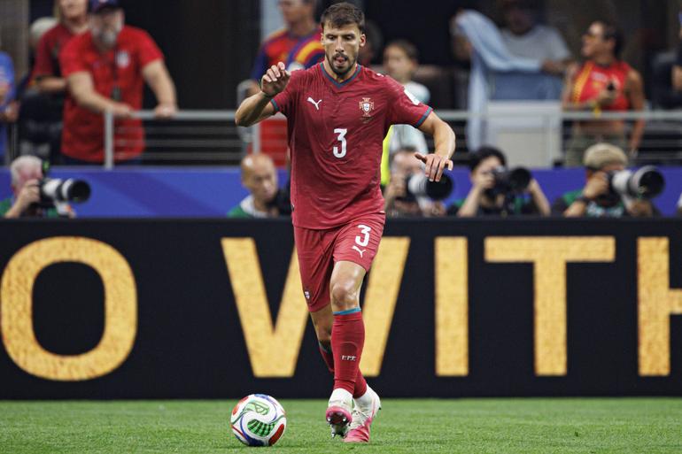 Rúben Dias trocou o Benfica pelo Manchester City após seis meses a trabalhar com Jesus