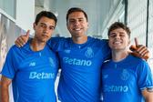 Kiwior, Bednarek e Pietuszewski voltaram
a reunir-se no Olival depois de concluído o período de férias — Foto: FC Porto