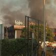 Incêndio consome loja em Carnaxide perto de posto de combustível