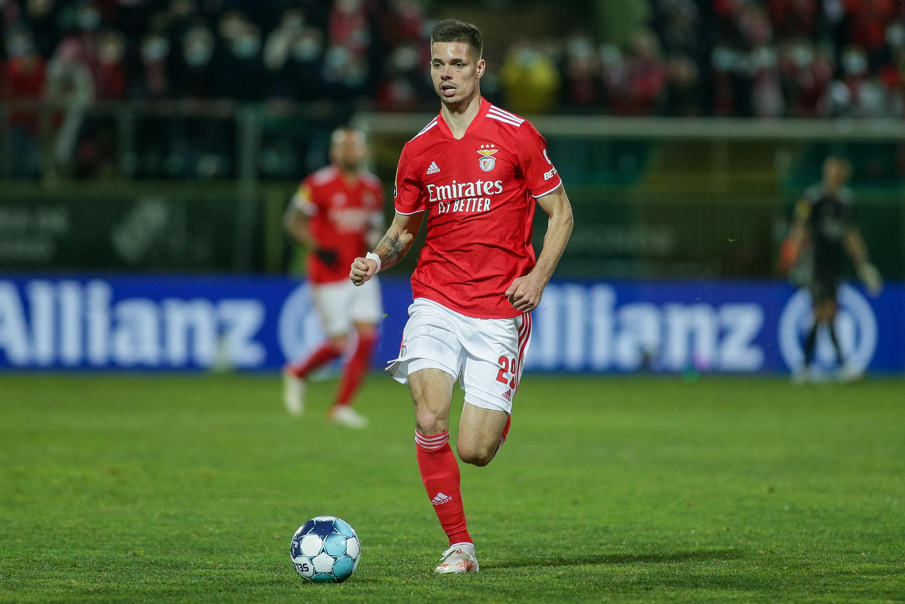 Julian Weigl, médio alemão, rumou ao Benfica em 2019/20, contratado ao Dortmund. Regressou ao futebol alemão em 2022/23, pela porta do M'Gladbach. Fez 105 jogos, 5 golos e 5 assistências pelos encarnados  - Foto: A BOLA/Gil Peres