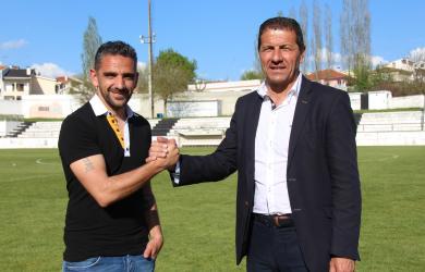 Com o presidente do Mirandela Carlos Correia quando assinou o primeiro contrato de treinador