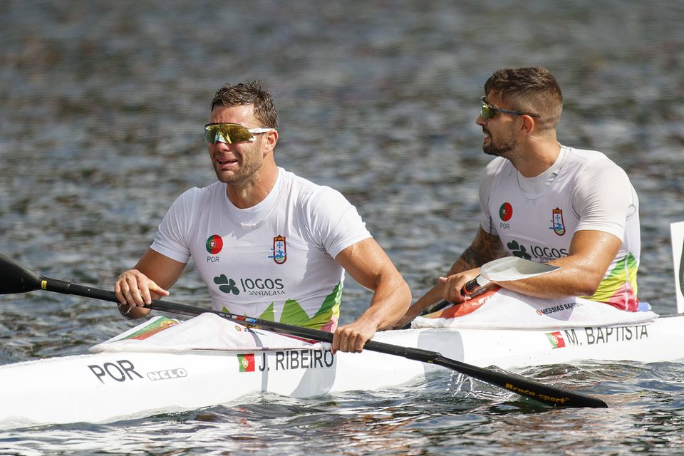 Canoagem: João Ribeiro e Messias Baptista apuram-se para as 'meias'